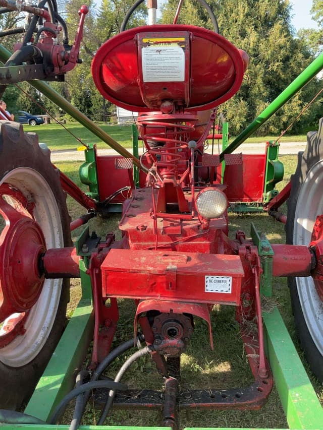 Image of Farmall M equipment image 4