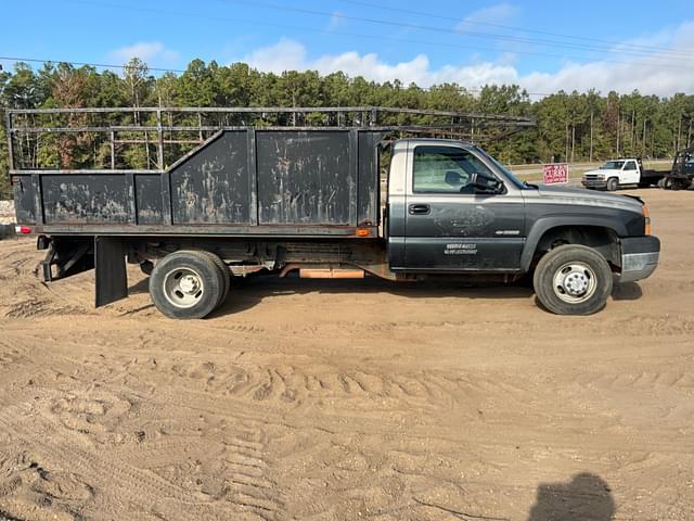 Image of Chevrolet Silverado equipment image 3
