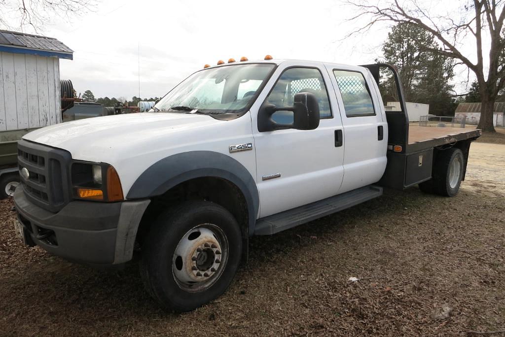 Image of Ford F-450 Primary image