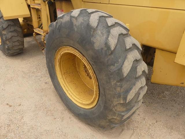 Image of Komatsu WA250 equipment image 4