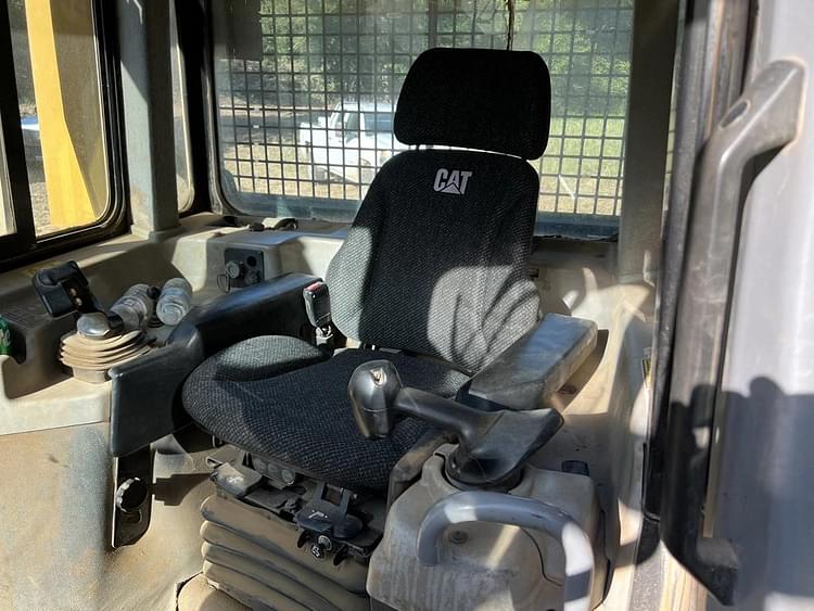 Main image Caterpillar D6T XL 5