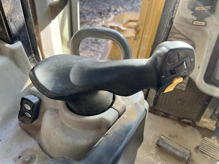 Main image Caterpillar D6T XL 8