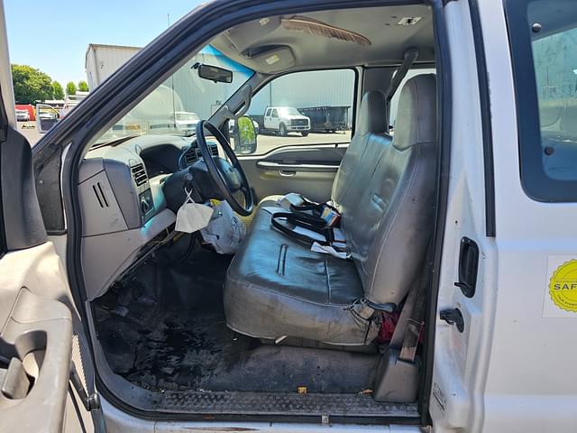 Image of Ford F-250 equipment image 4