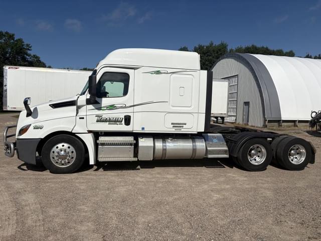 Image of Freightliner Cascadia equipment image 1