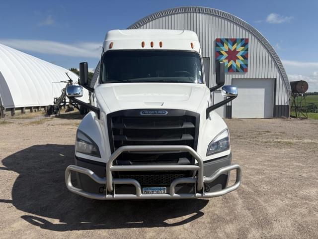 Image of Freightliner Cascadia equipment image 2