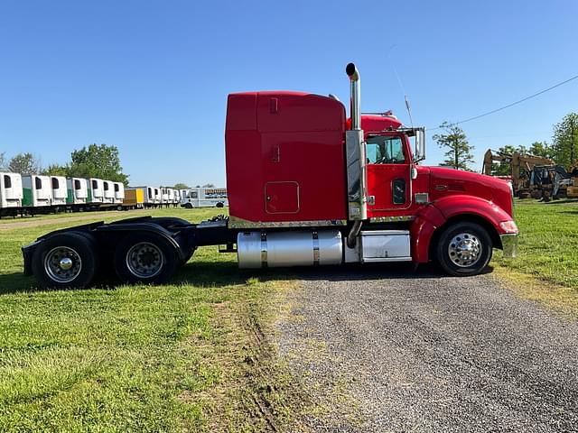 Image of Peterbilt 386 equipment image 3