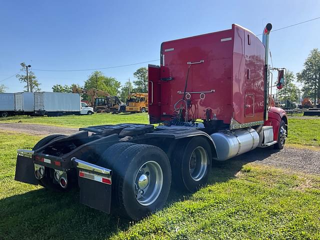 Image of Peterbilt 386 equipment image 4