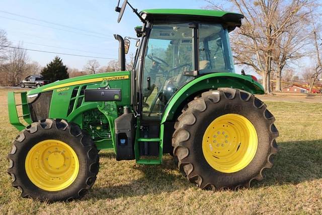 Image of John Deere 5095M equipment image 4