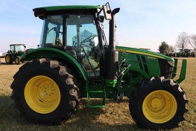 Image of John Deere 5095M equipment image 1