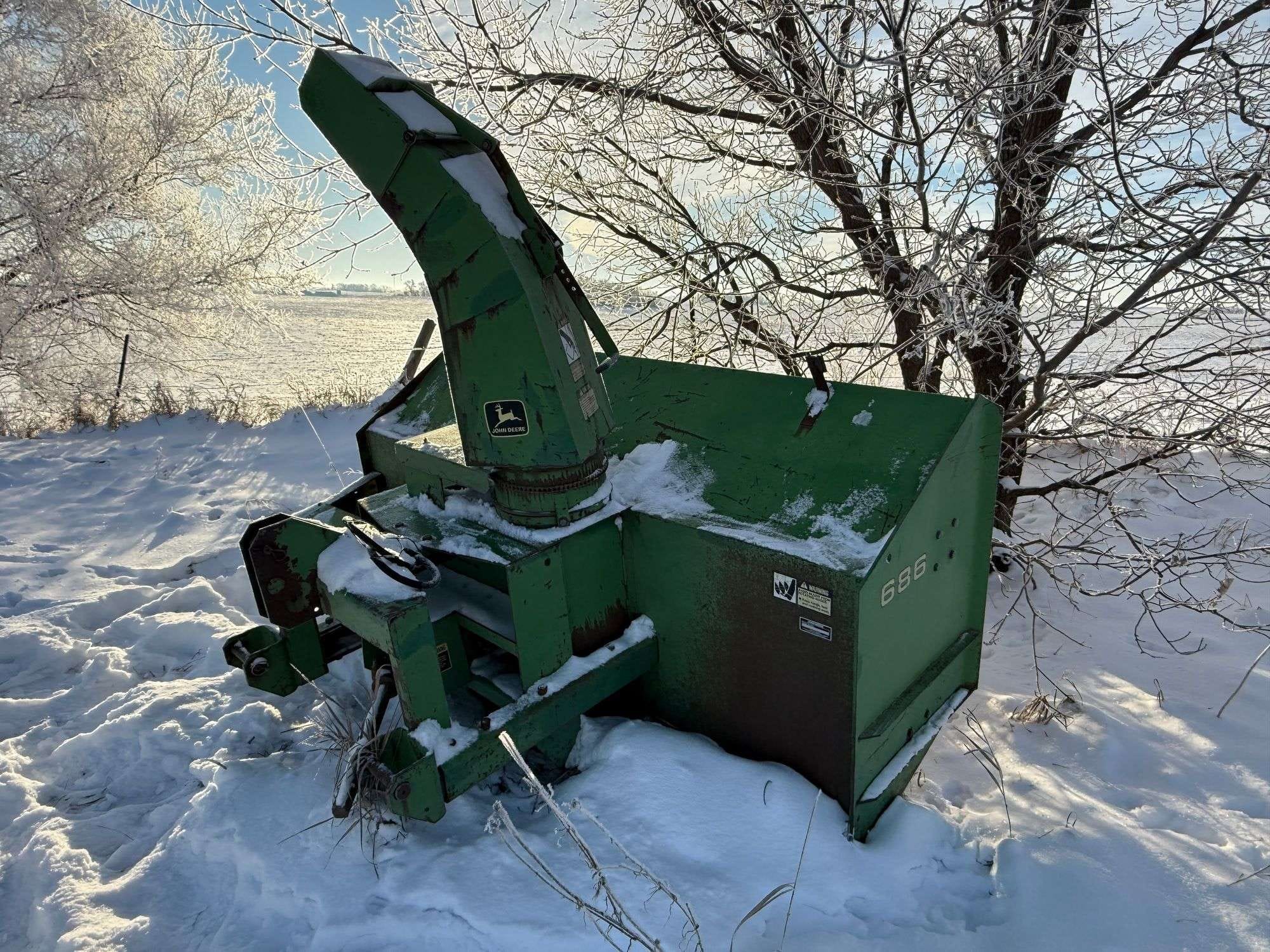 John Deere 686 Equipment Image0