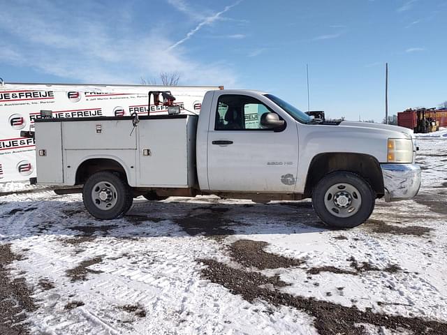 Image of Chevrolet 2500HD equipment image 3