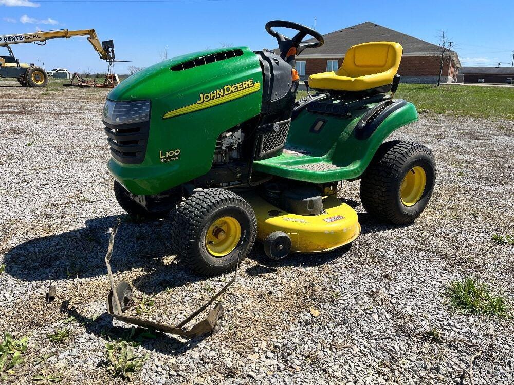 Main image John Deere L100