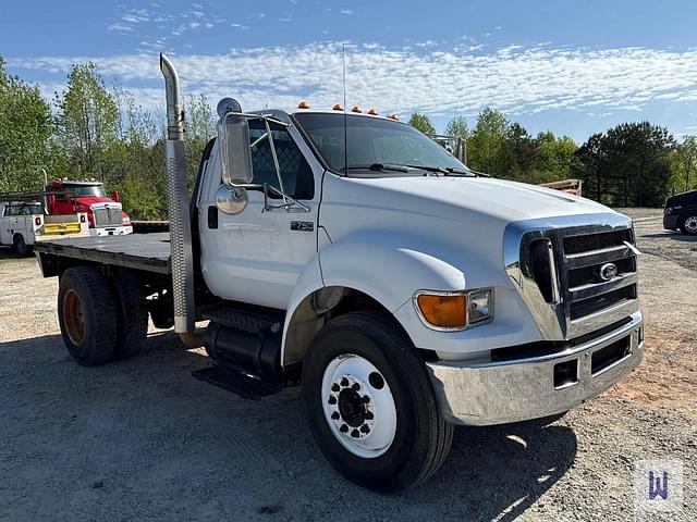 Image of Ford F-750 equipment image 1