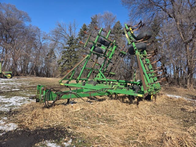 Image of John Deere 960 equipment image 1