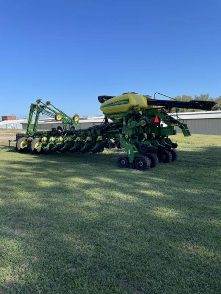 Main image John Deere 1770