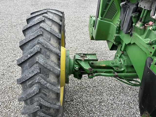 Image of John Deere 8300 equipment image 4