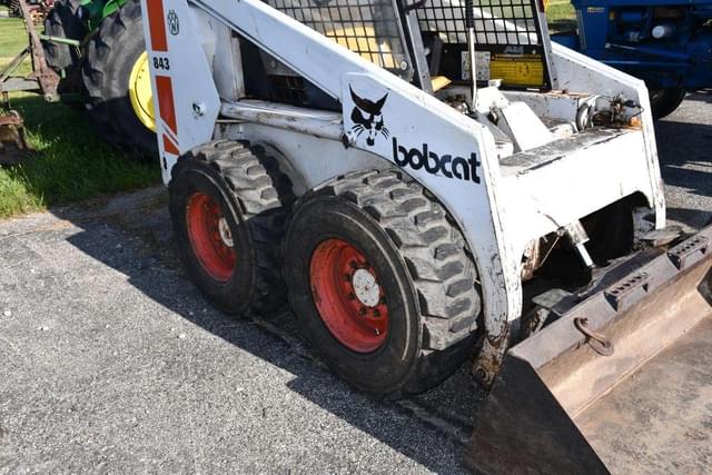 Image of Bobcat 843 equipment image 3