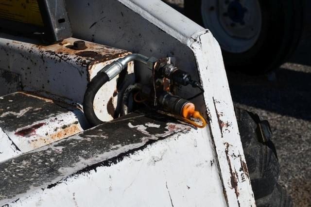 Image of Bobcat 843 equipment image 4