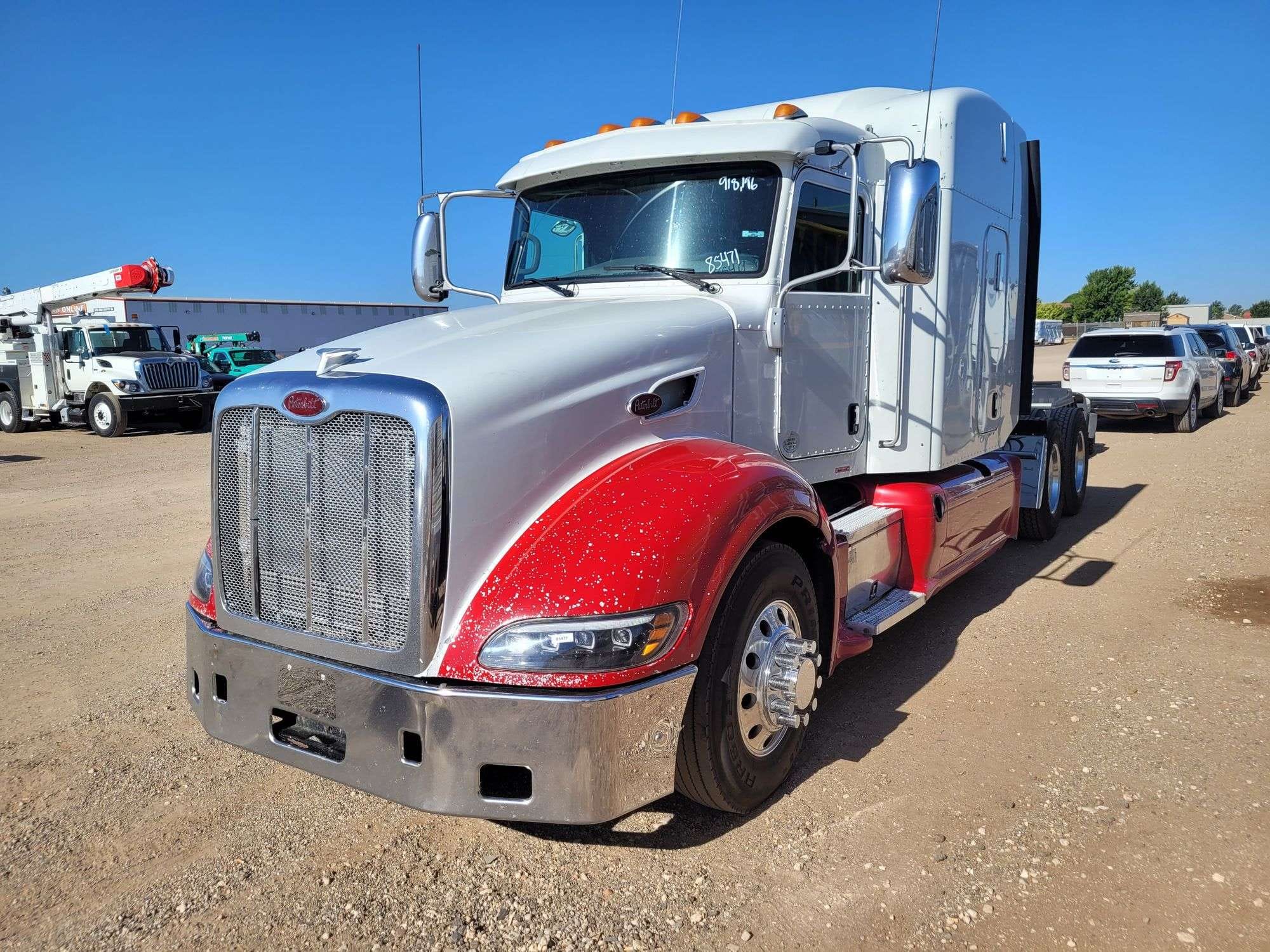2014 Peterbilt 386 Equipment Image0