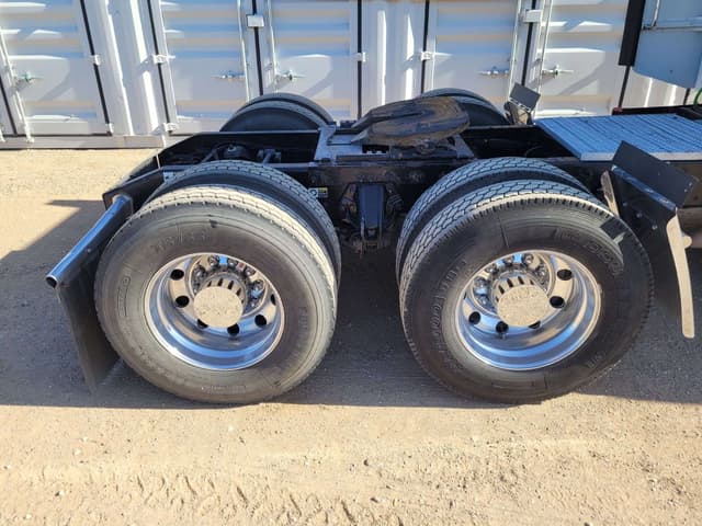 Image of Peterbilt 386 equipment image 3