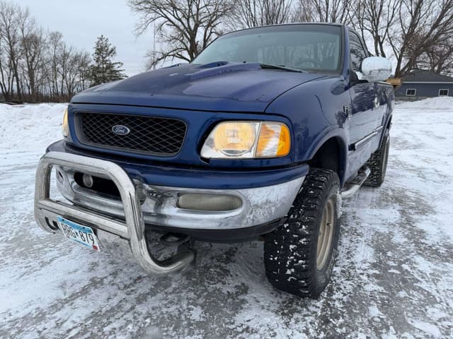 Image of Ford F-150 equipment image 1