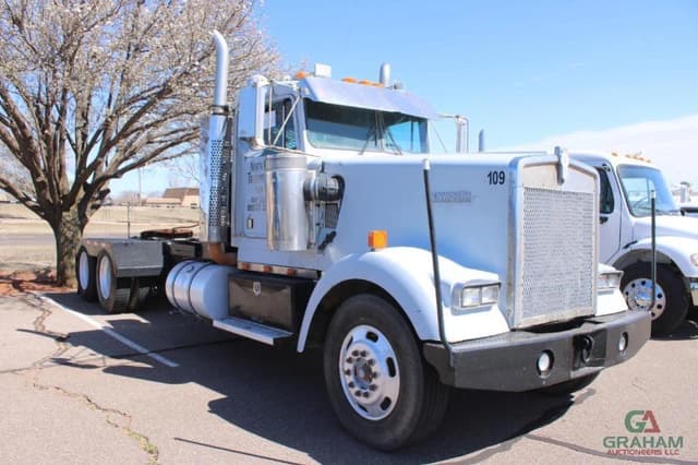 Image of Kenworth W900 equipment image 1