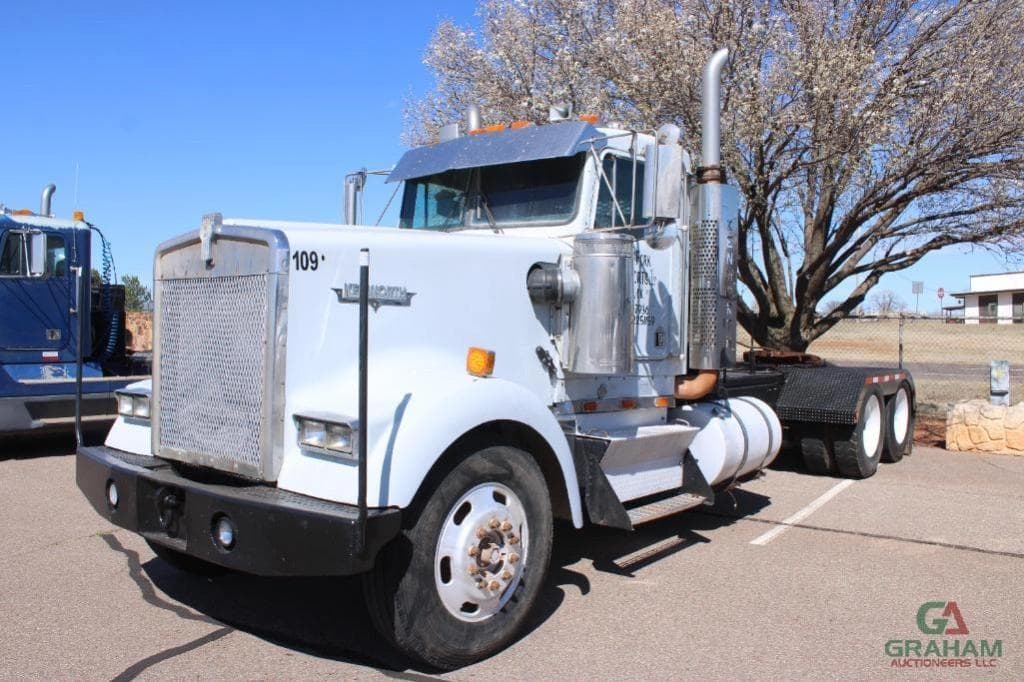 Image of Kenworth W900 Primary image