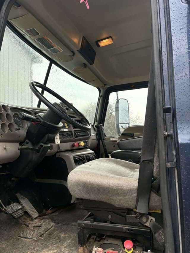 Image of Mack CH613 equipment image 4