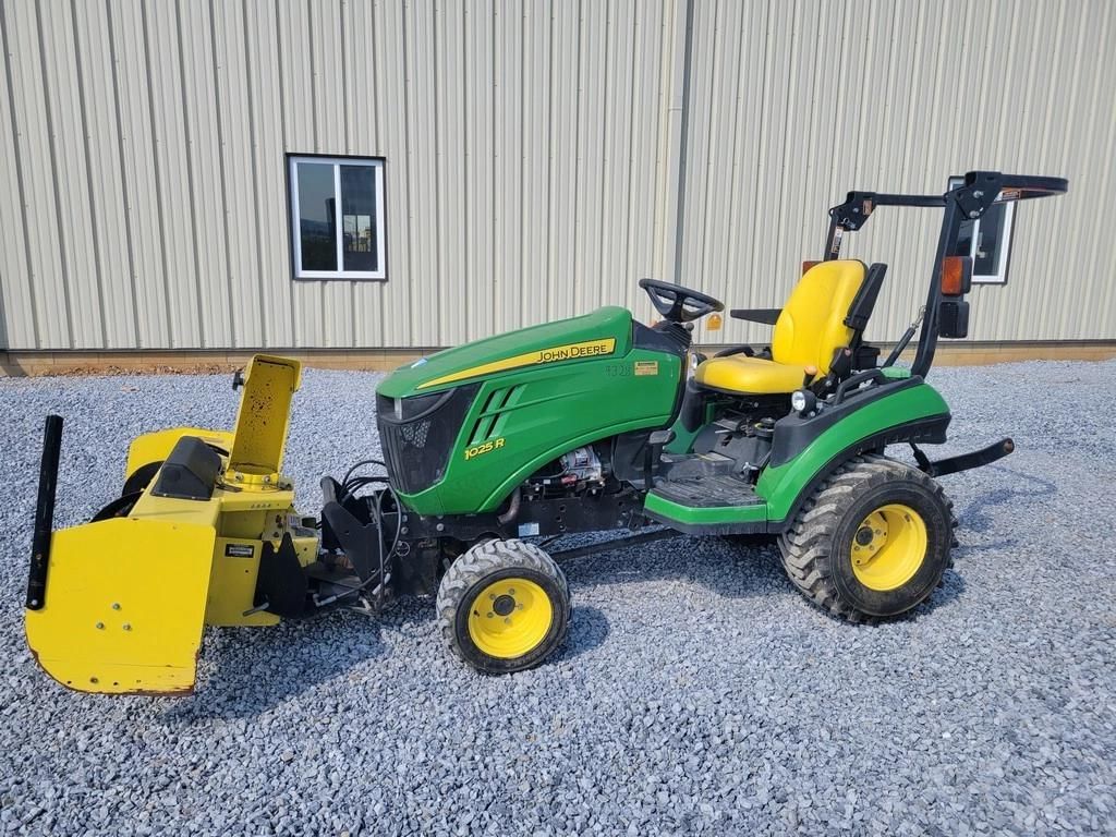 2014 John Deere 1025R Equipment Image0