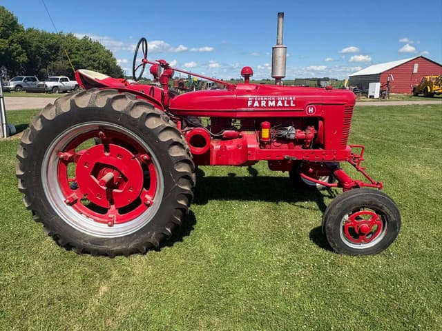 Image of Farmall H equipment image 1