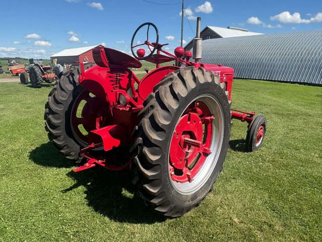 Image of Farmall H equipment image 2