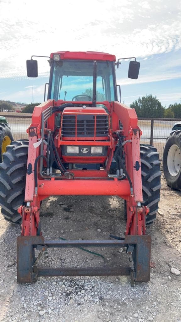 Image of Kubota M9000 equipment image 1