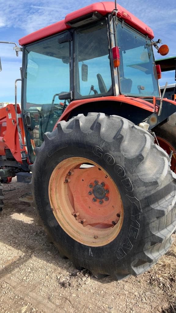 Image of Kubota M9000 equipment image 4