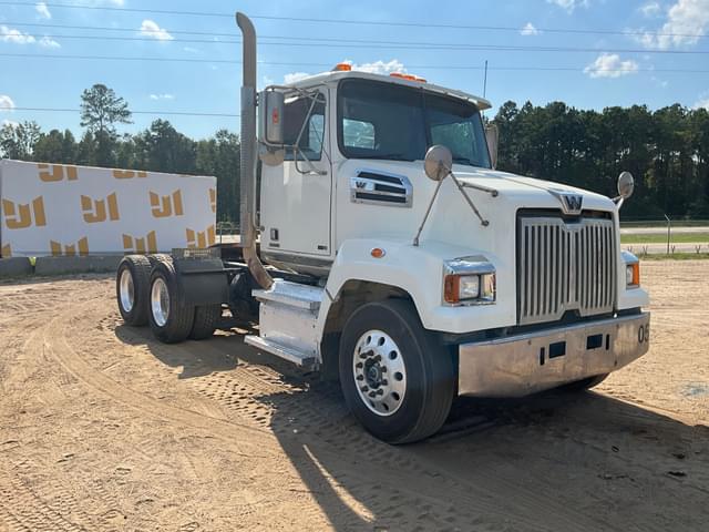 Image of Western Star 4700SF equipment image 2