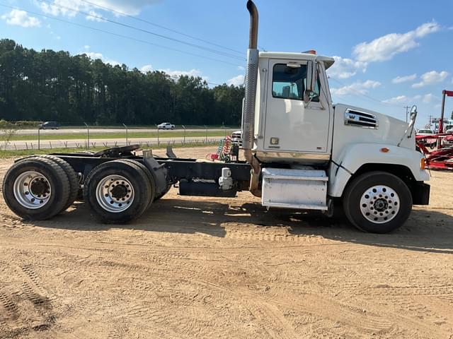 Image of Western Star 4700SF equipment image 3
