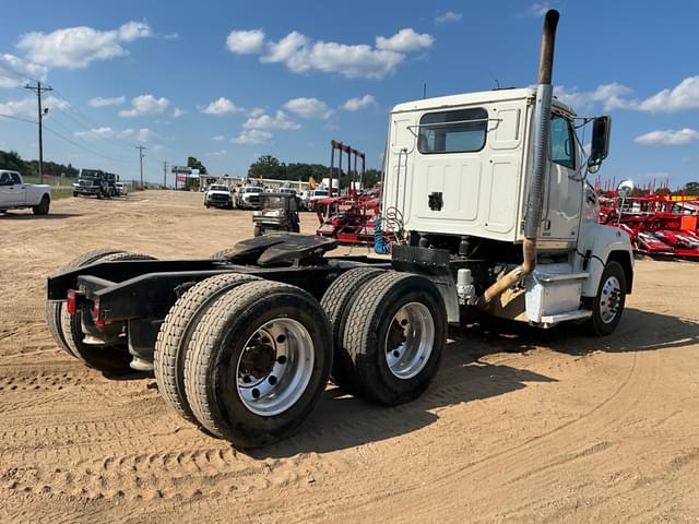 Image of Western Star 4700SF equipment image 4