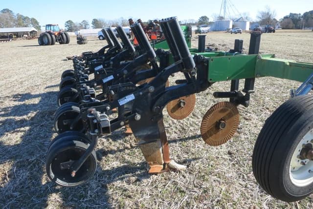 Image of Unverferth Zone-Builder 132 equipment image 4