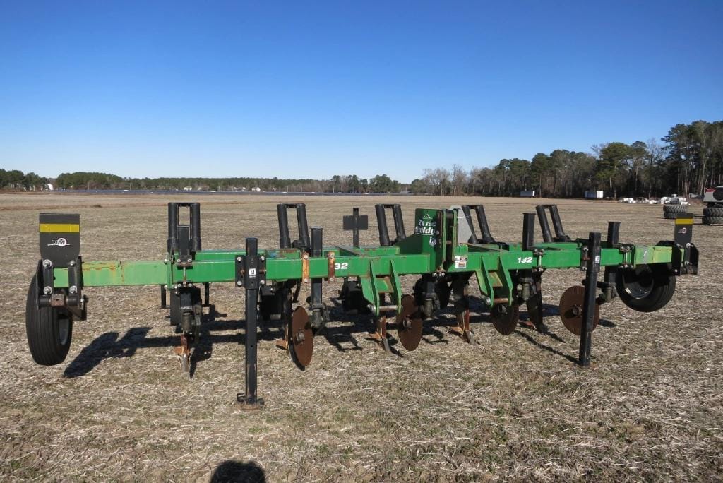 Unverferth Zone-Builder 132 Equipment Image0