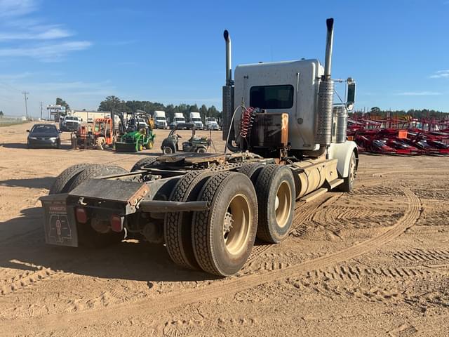 Image of Kenworth W900 equipment image 4