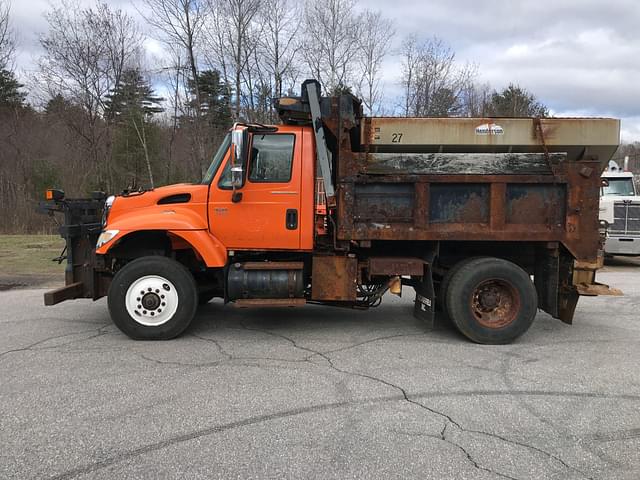 Image of International 7400 equipment image 1
