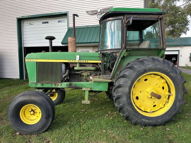 Image of John Deere 4230 equipment image 1