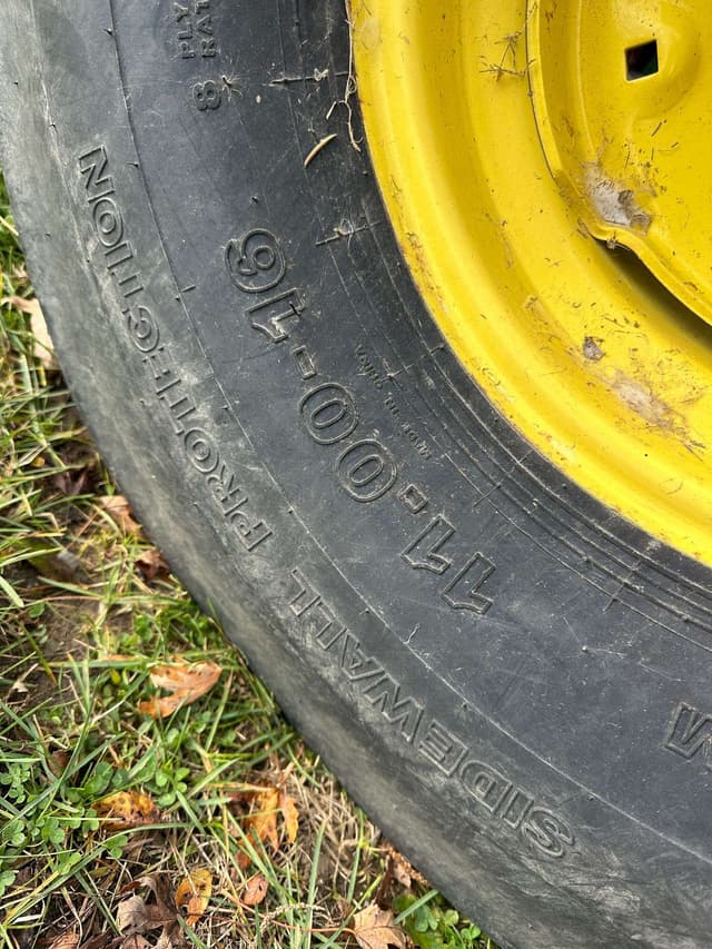 Image of John Deere 4230 equipment image 4