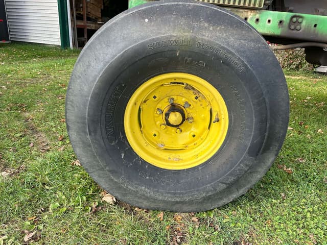 Image of John Deere 4230 equipment image 2