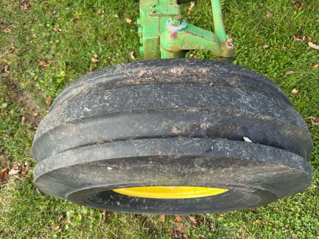 Image of John Deere 4230 equipment image 3