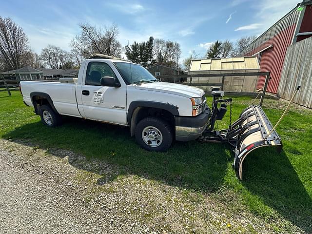 Image of Chevrolet 2500HD equipment image 2