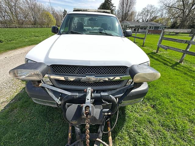 Image of Chevrolet 2500HD equipment image 4