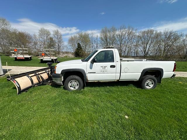 Image of Chevrolet 2500HD equipment image 1