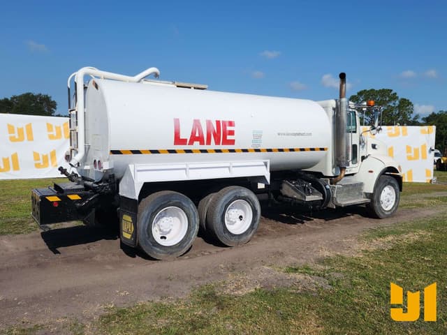 Image of Peterbilt 348 equipment image 4
