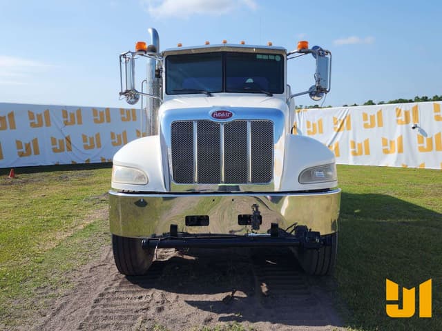 Image of Peterbilt 348 equipment image 1