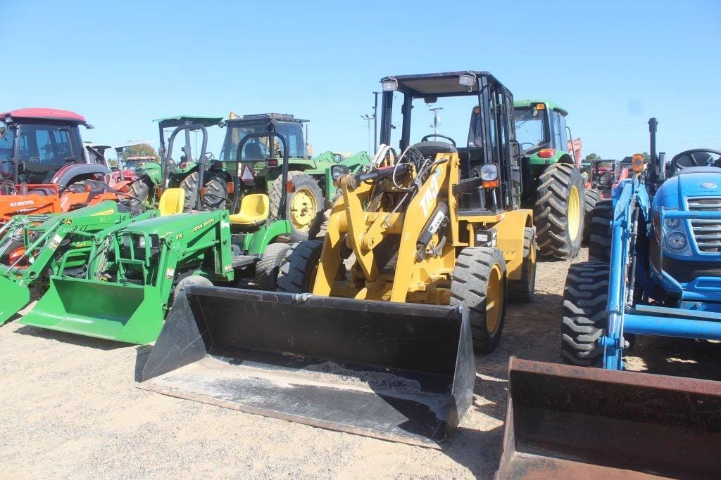 Caterpillar 904B Equipment Image0